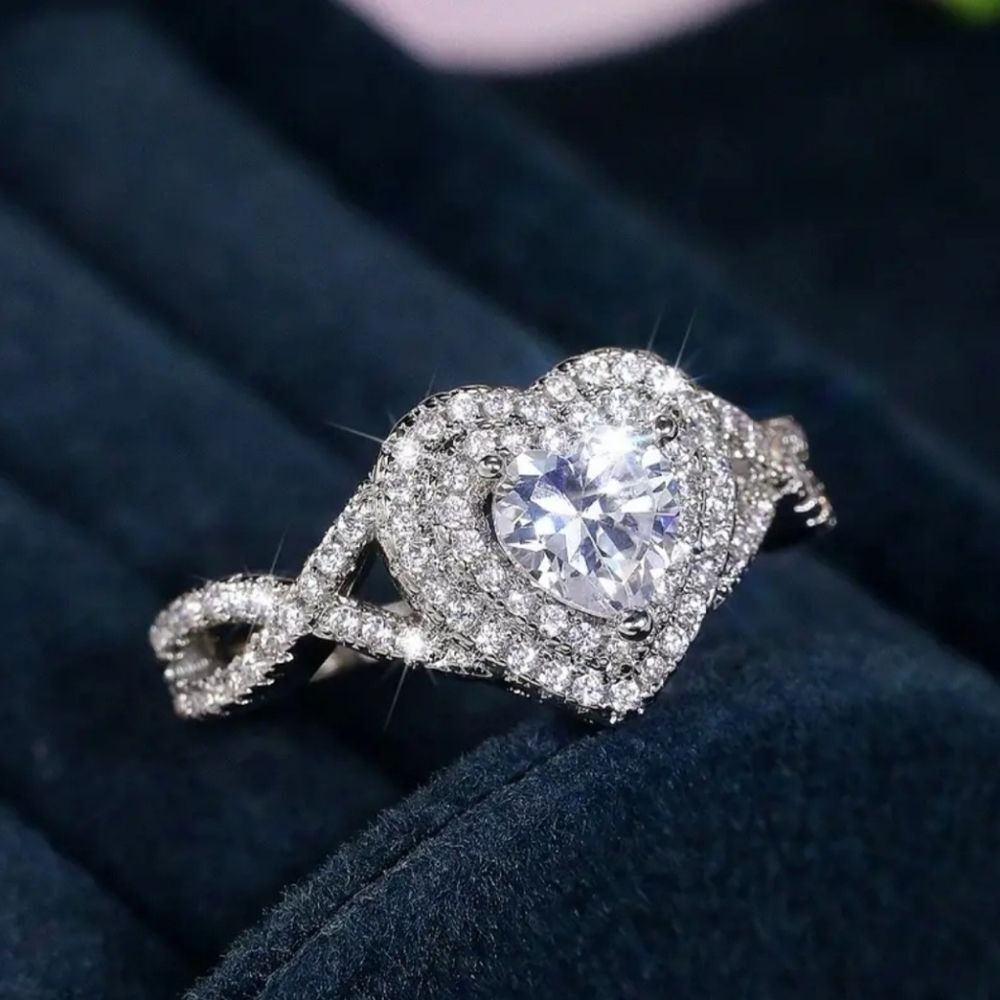 ✨️ 925 Silver Plated Heart Shaped Gemstone Zircon Wedding Ring